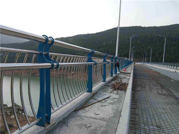 唐山不锈钢桥梁护栏的特点及其在桥梁安全中的重要作用