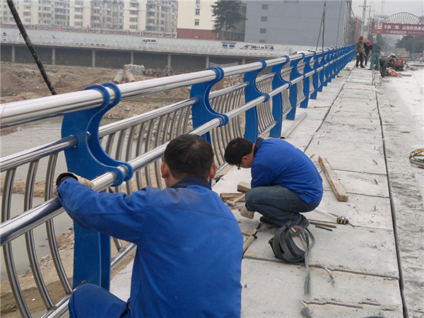 唐山不锈钢河道护栏的特性及其在城市景观中的应用